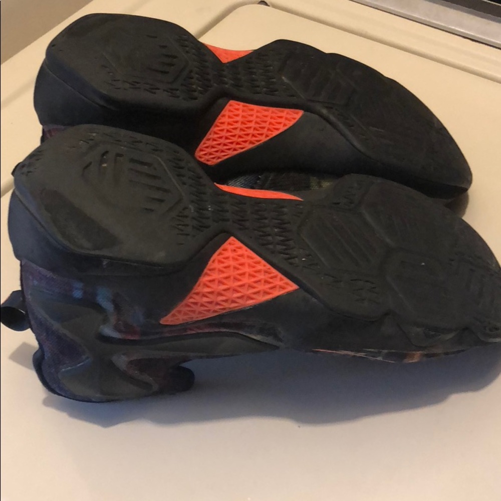 Lebron James - Picture 3 of 6